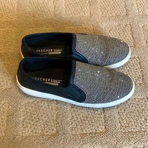 Sketchers shoes, very good condition.